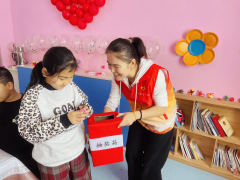 <strong>在轻松愉快的氛围中</strong>