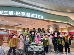 鼓励她们挑选自己喜欢的