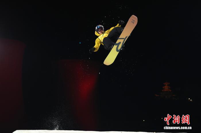 月圆之夜，北京站见证苏翊鸣夺冠再度圆满，书