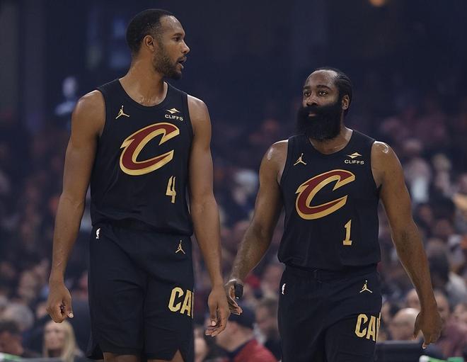 哈登交易骑士助争冠 快船洗牌迎北伐新机