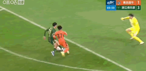 浙江队王钰栋双响助队逆转青岛海牛