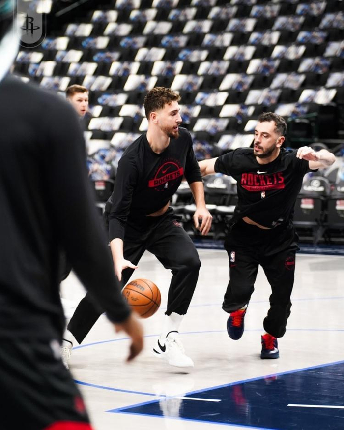 火箭队申京复出迎战湖人队 战术调整助力逆转