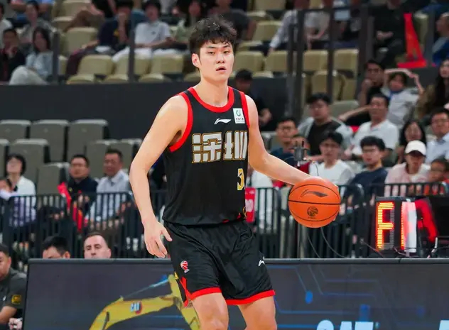 王浩然砍下32分引领深圳大胜广厦 全能前锋展现