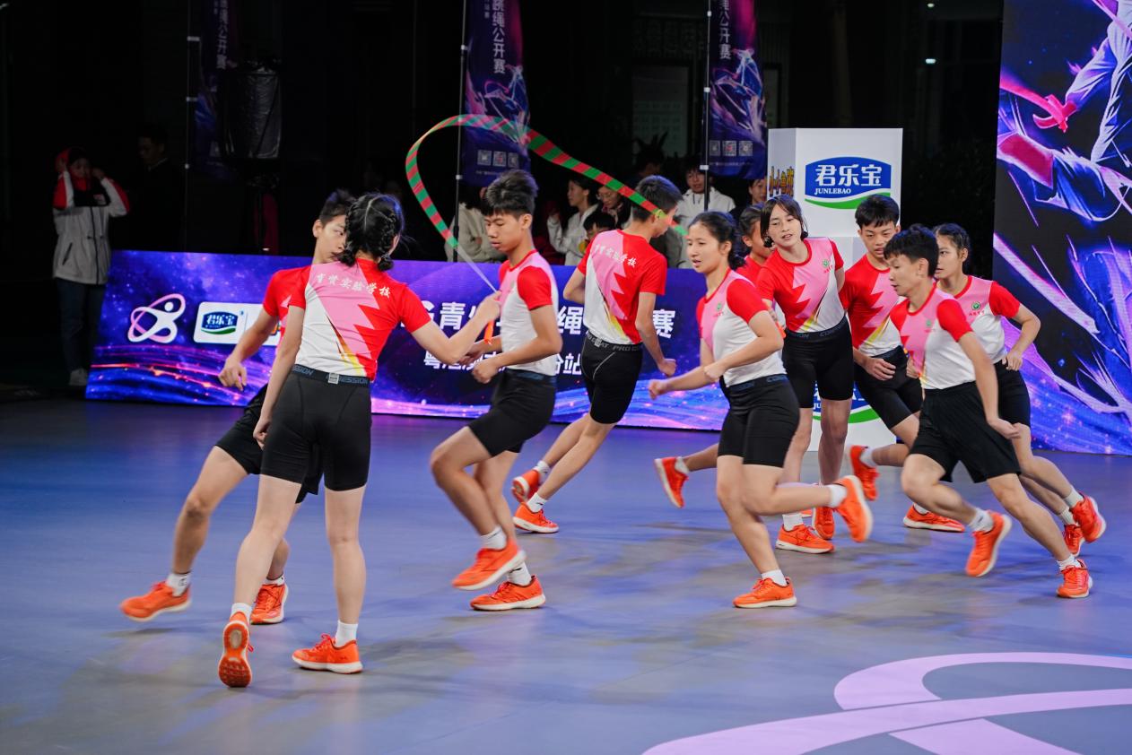 粤港澳大湾区跳绳赛创多项纪录 青少年选手勇夺